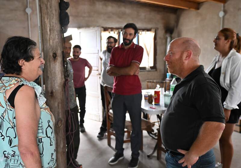 El intendente Wischnivetzky junto a funcionarios supervisaron obras del programa OPISU, que alcanzan a 16 hogares y se ejecutan con cooperativas locales.