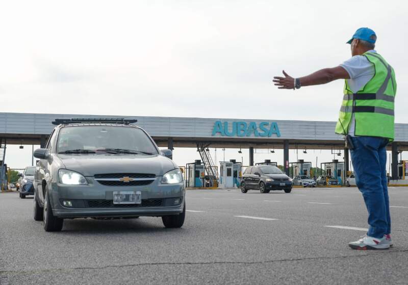 AUBASA registró este domingo picos de más de 2.000 vehículos por hora hacia la Costa Atlántica y un recambio marcado en sentido a Capital Federal.