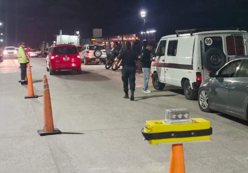 Personal policial y agentes de Tránsito interceptaron 80 autos, 37 motos y 115 personas entre el 31 de enero y la madrugada del 1 de febrero.