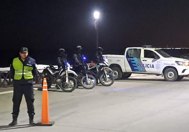La Policía Comunal identificó personas y vehículos y secuestró motos y un auto por diversas infracciones.