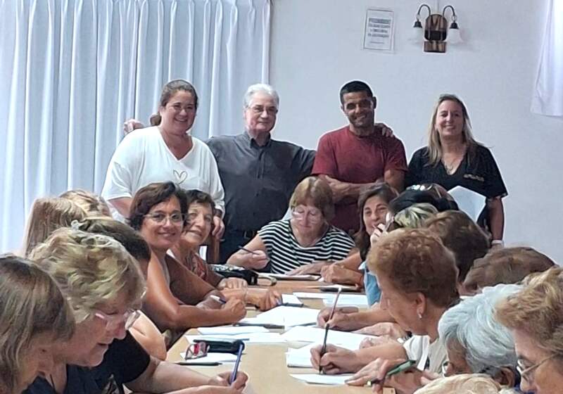 Cerca de 50 personas participaron del primer encuentro en el Centro de Jubilados, con actividades para estimular la salud cognitiva.