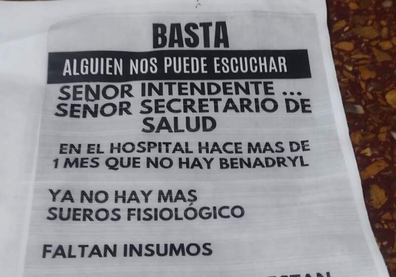 En la localidad aparecieron mensajes que exponen malos tratos y falta de insumos, apuntan, otra vez, contra subsecretario, Ricardo Ludovico Gordon.
