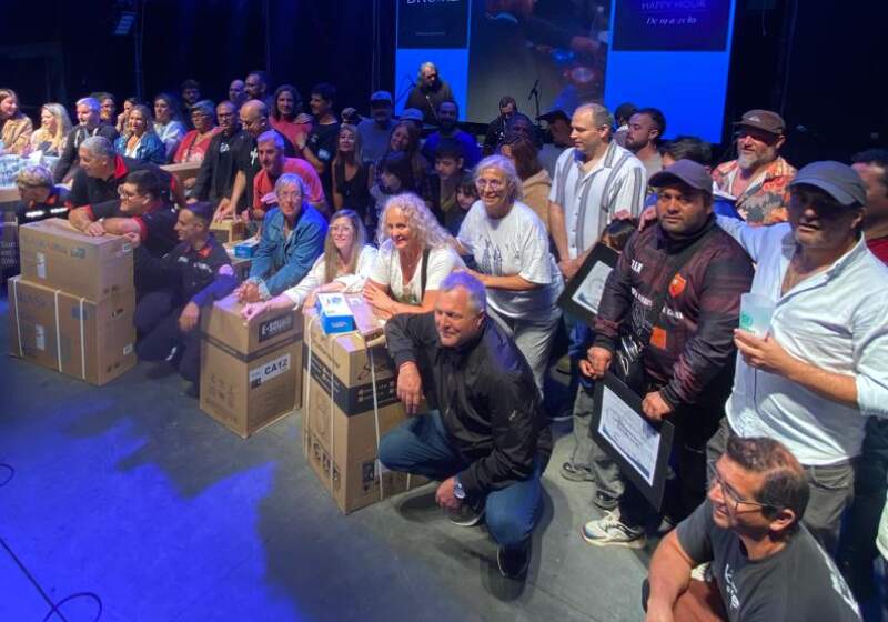 Autoridades entregaron televisores, computadoras, aires acondicionados y elementos deportivos durante la 24° edición del evento.