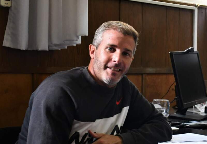 El convenio se renueva desde 2021 para promover el futbol femenino, aunque se desconoce el destino de los fondos que tiene a cargo el Secretario de Deportes, Sebastián Rioja.