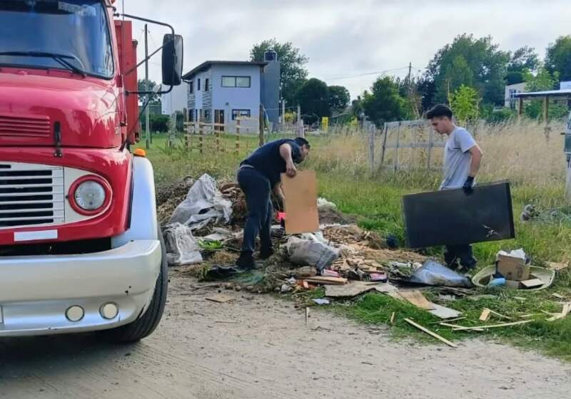 Desde la Delegación informaron que se realizaron trabajos de mantenimiento y recolección en terrenos y veredas.
