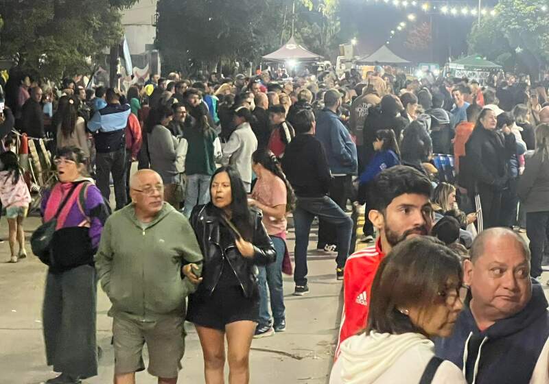 La Delegación organizó una jornada con artistas, comparsas y emprendedores en Avenida Montevideo y Montecarlo.