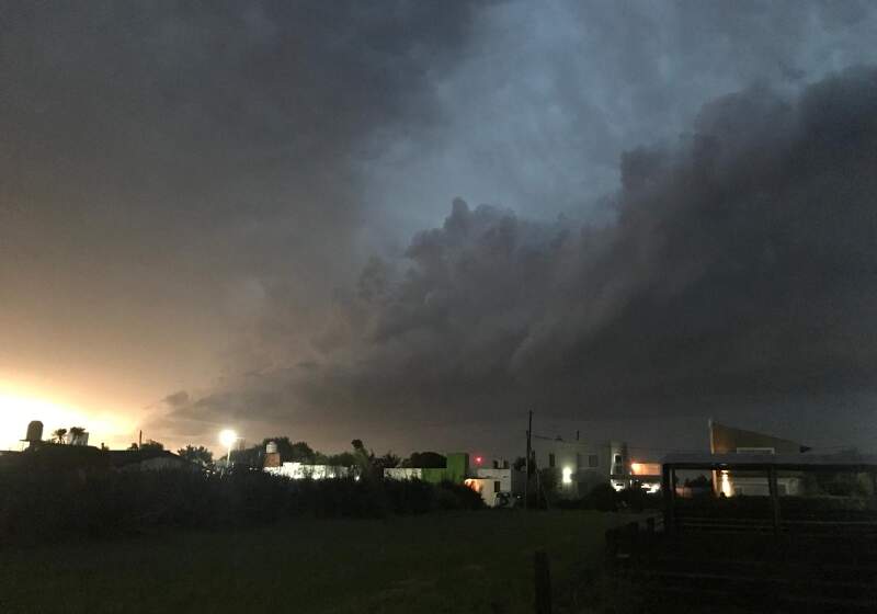 El Servicio Meteorológico Nacional anticipó tormentas fuertes con ráfagas, actividad eléctrica y acumulados significativos desde la madrugada y durante todo el lunes.