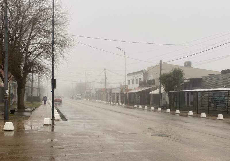 El SMN mantiene alerta amarilla para este lunes y lo eleva a naranja desde la madrugada del martes, con lluvias intensas, ráfagas y posible granizo.