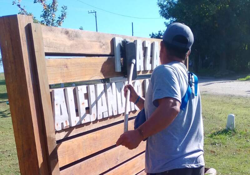 La Delegación informó que la cuadrilla de Espacios Verdes realizó tareas de reparación, limpieza y acondicionamiento para mejorar el uso comunitario.