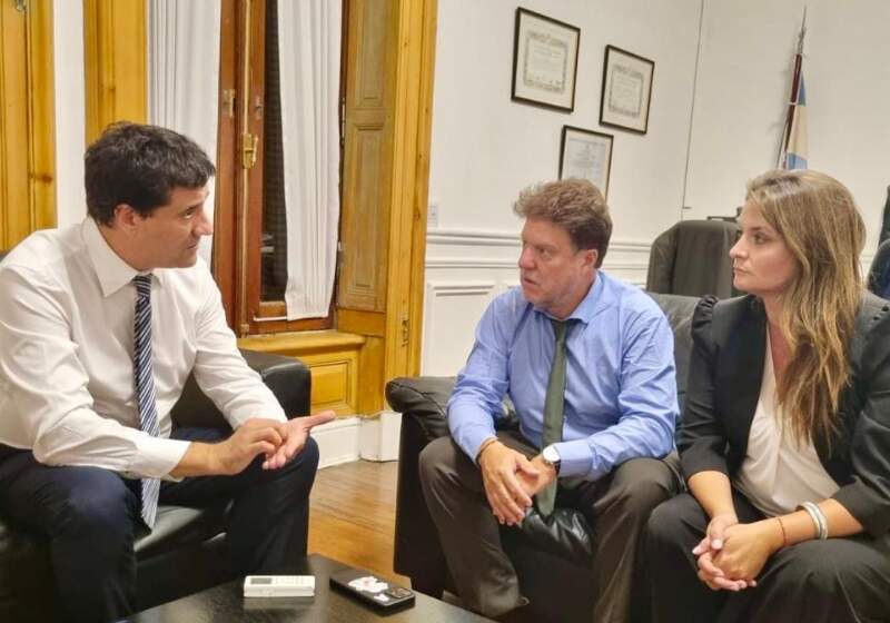 El senador nacional de la UCR se reunió con Diego Garciarena y Nerina Neumann para avanzar en la Boleta Única de Papel y planteó la necesidad de consensos amplios.