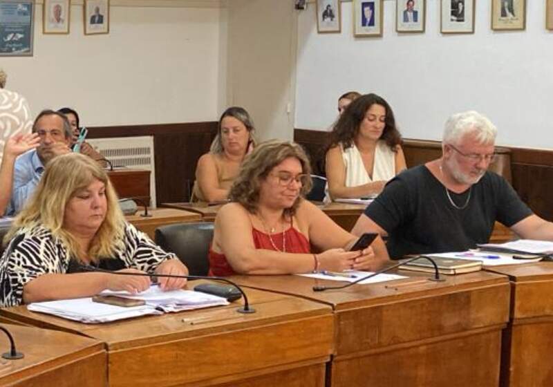 La sesión no pudo iniciarse por la descompensación de Verónica Serantes. El Orden del Día incluía licencias, renuncias, notas, expedientes, pedidos de informes y proyectos.