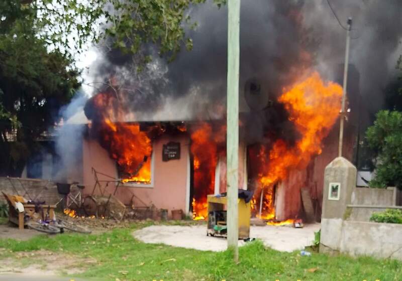 A través de redes sociales se inició una campaña para asistir a los damnificados.