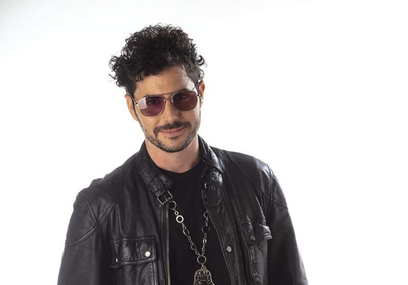 El comediante y cantante estará el viernes 15 de mayo a las 21 en Ogham Riders, en La Rioja 2068.