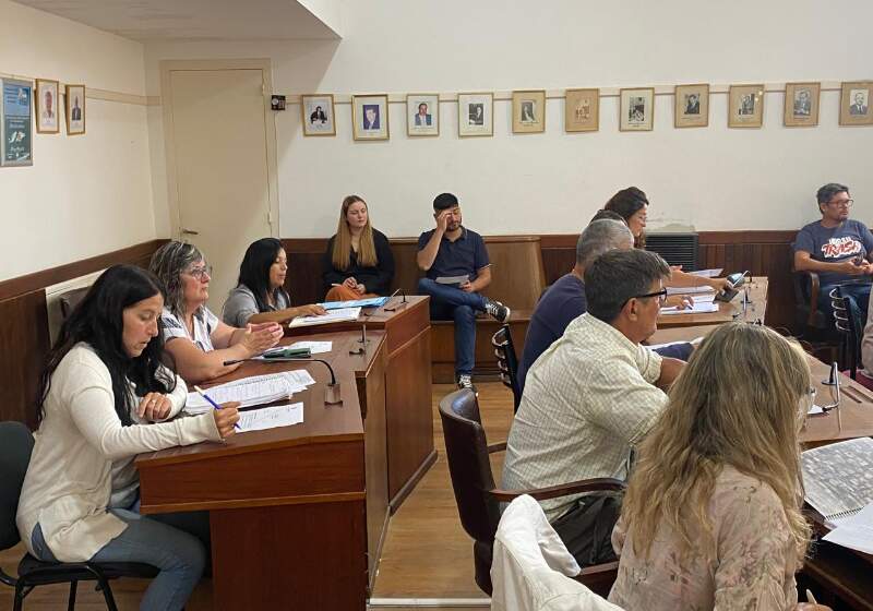 Se discutieron artículos del Reglamento y se confirmó que varios expedientes llegarán al recinto el próximo miércoles.