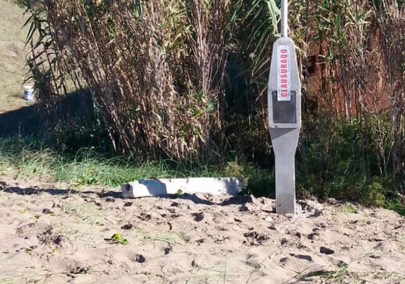 El lote figura dado de baja y la normativa provincial impide cualquier intervención en los médanos, según la ADA y el Código de Aguas.