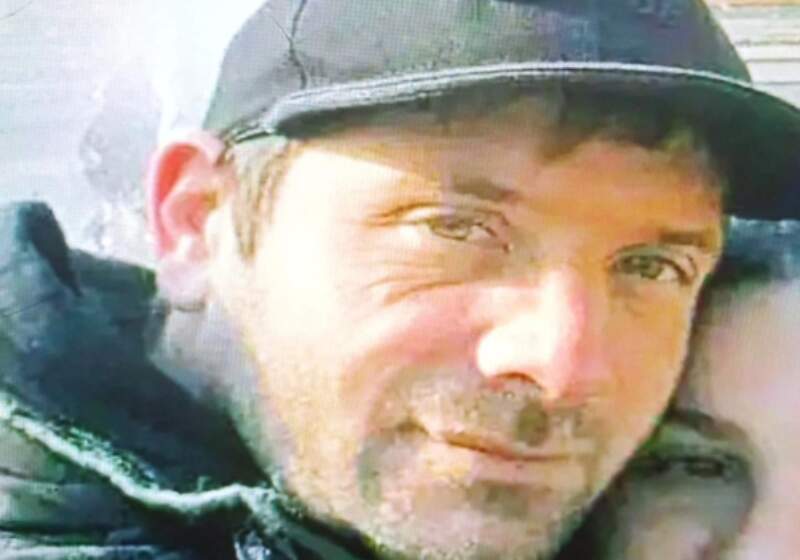 Este sábado, Juan Giano salió de su casa en Santa Clara rumbo al barrio 2 de Abril para retirar un traje y no regresó, pese a avisar que volvía.