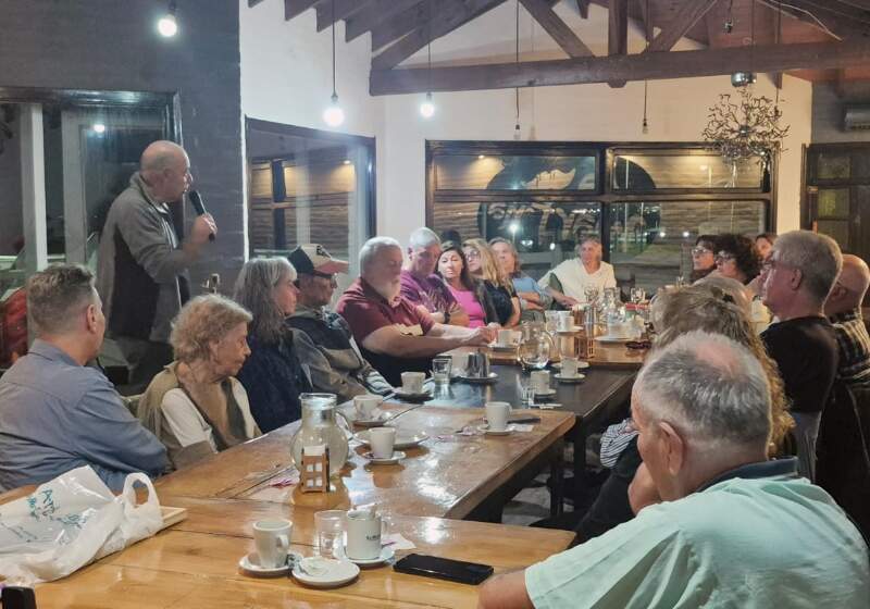 El encuentro reunió a investigadores y entusiastas en La Martina y finalizó con una práctica de meditación y observación frente al mar.