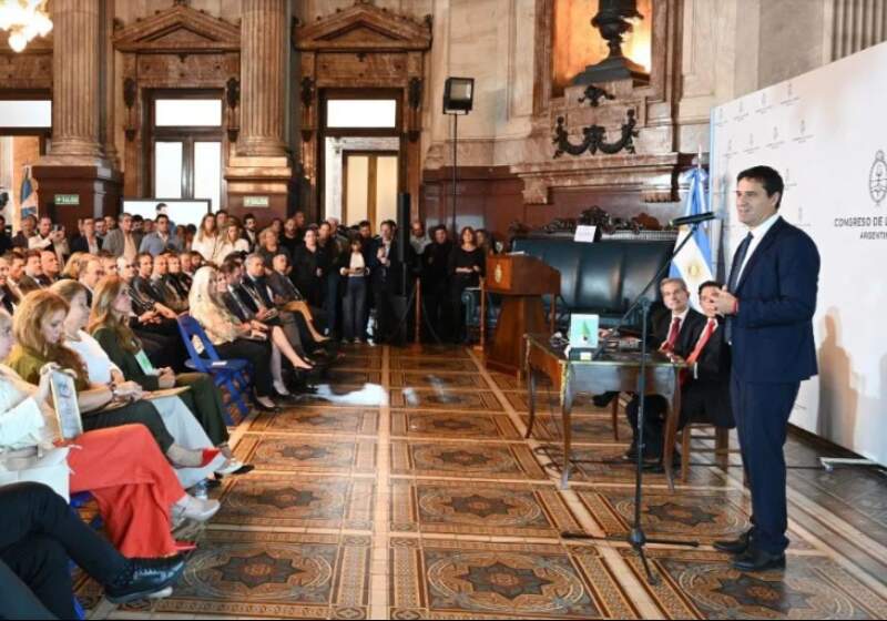 El legislador nacional por la provincia de Buenos Aires, que transito su infancia y adolescencia en Santa Clara del Mar, obtuvo la máxima distinción de los Premios Parlamentario. 