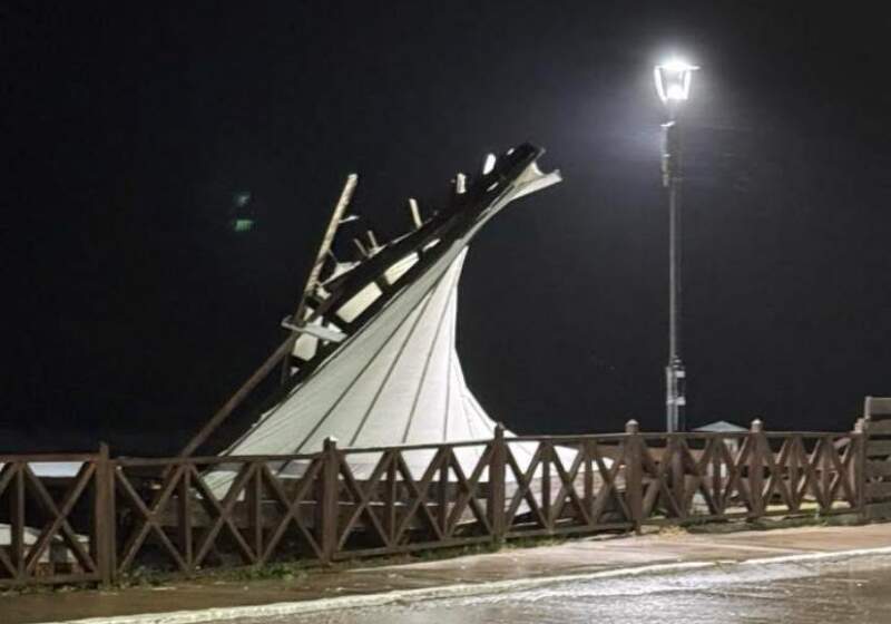 Además, granizó en General Pirán. El SMN emitió con otro alerta amarillo por vientos fuertes desde este jueves.