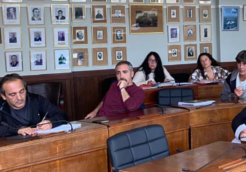 El edil criticó al presidente del cuerpo Carlos Minnucci, y reclamó transmisión de comisiones y cumplimiento del reglamento interno.