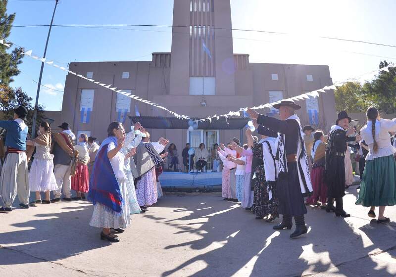 El municipio anunció una ceremonia especial en el Espacio Joven de Coronel Vidal, donde se presentará el Proyecto Canciones Patrias ante la comunidad.