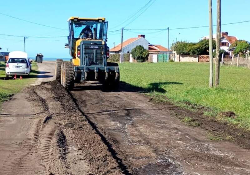 Las acciones incluyen mejoras en calles y avenidas, limpieza general y recolección de residuos y ramas, organizadas por etapas.