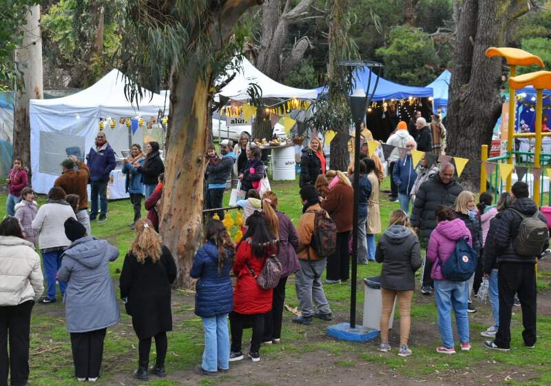 La jornada ofreció propuestas de productores, artesanos y experiencias vinculadas a la temática, junto con acciones ambientales y actividades familiares.