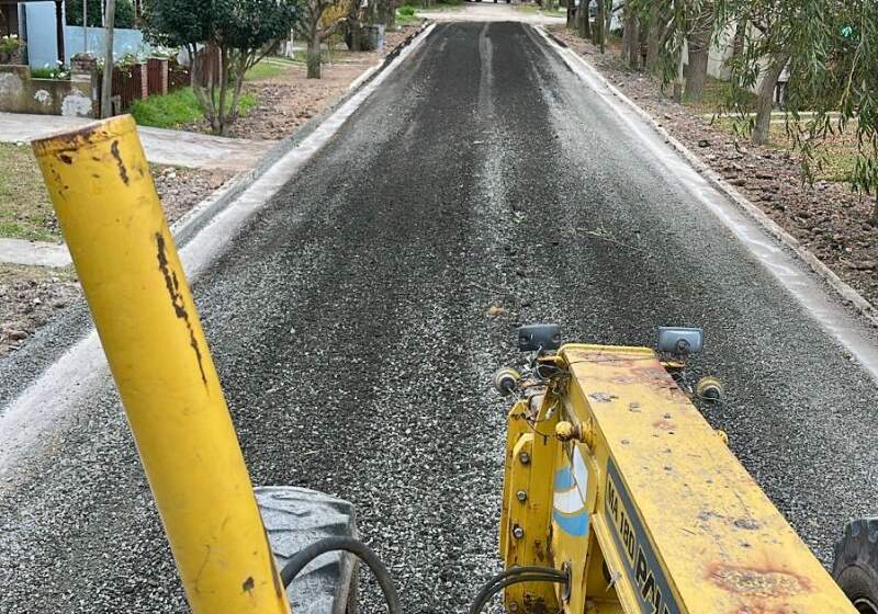 La inversión se realizó a través de la Tasa para el Desarrollo de Red Vial Urbana y permitió ejecutar obras de cordón cuneta, bacheo y desagües pluviales en diferentes localidades.
