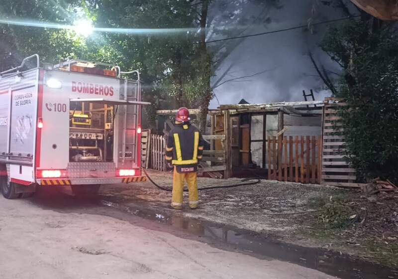 Los Bomberos de la ciudad lograron sofocar el fuego. Se inició una campaña solidaria de donaciones. 