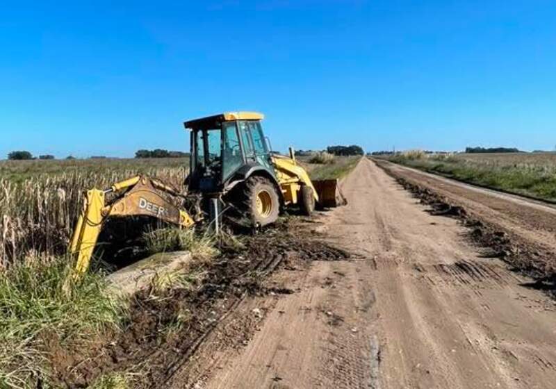 Se trata de intervenciones recientes en distintos sectores de Mar Chiquita. Se adelantó la continuidad de los trabajos para mejorar la circulación productiva.