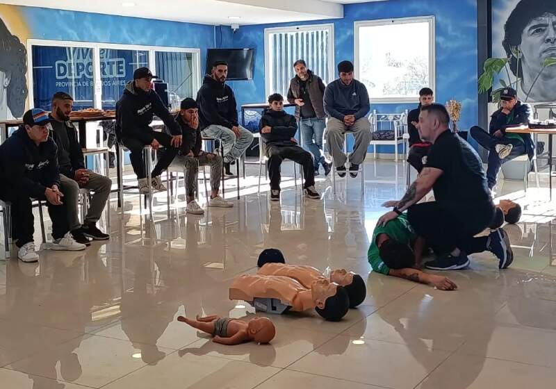 Personal municipal participó de una jornada dictada por el instructor Carlos Beltrán para fortalecer la respuesta ante emergencias en espacios públicos.