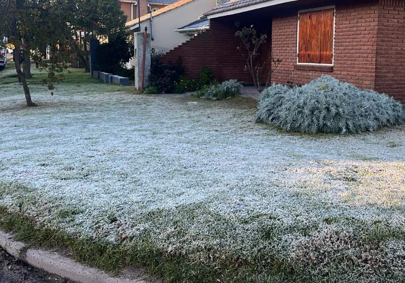 El SMN informó valores mínimos de 0° y sensación térmica de -3° durante la mañana.