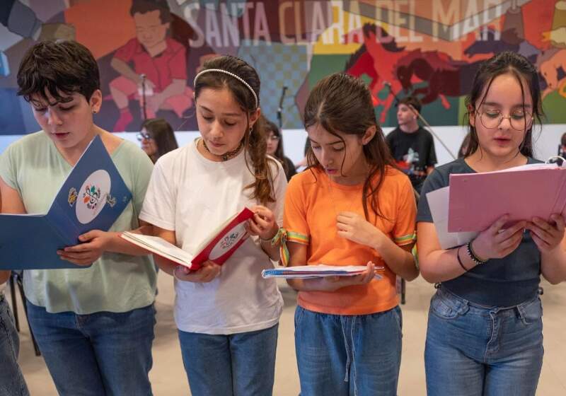 Se presentarán el Coro de Niños y Voces Claras con una colecta destinada a Cáritas.