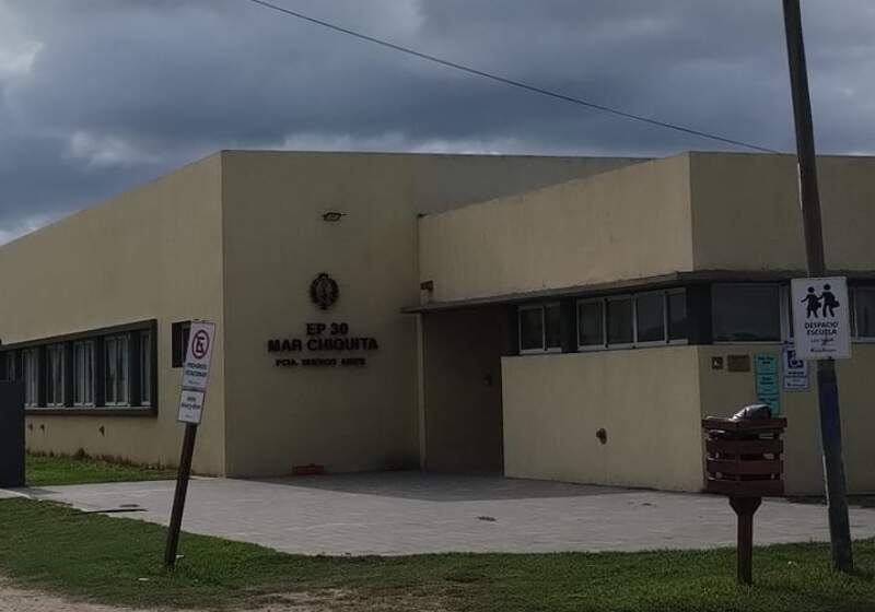 En la costa el impacto fue mayor y algunas instituciones iniciaron la mañana prácticamente vacías.