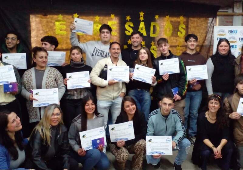 La ceremonia en Santa Clara del Mar destacó el esfuerzo de los estudiantes y el acompañamiento institucional.
