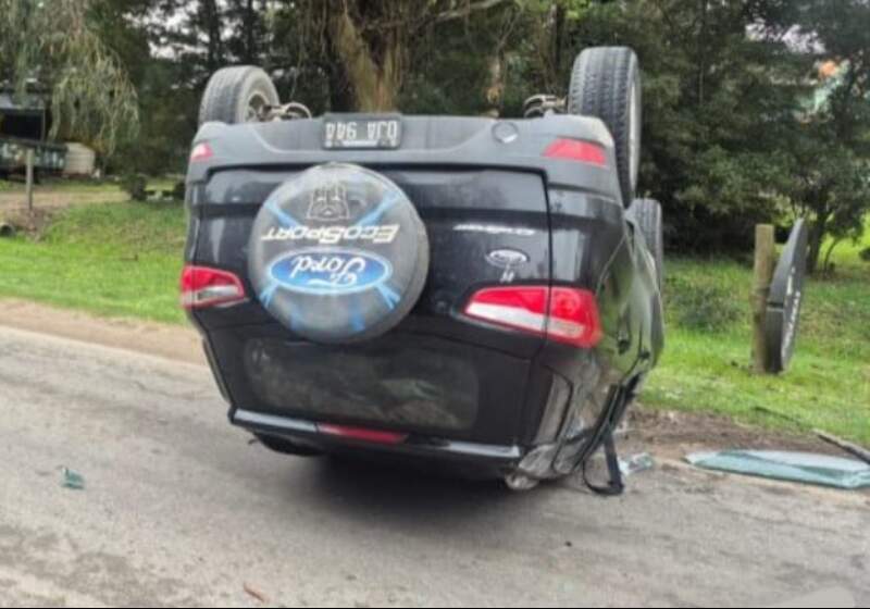 El hecho ocurrió en la intersección de Génova y Las Palmas y dejó heridas leves en una familia.