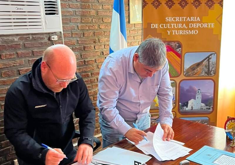 El acuerdo estableció una relación permanente de trabajo conjunto para fortalecer turismo, cultura, educación y gestión local.