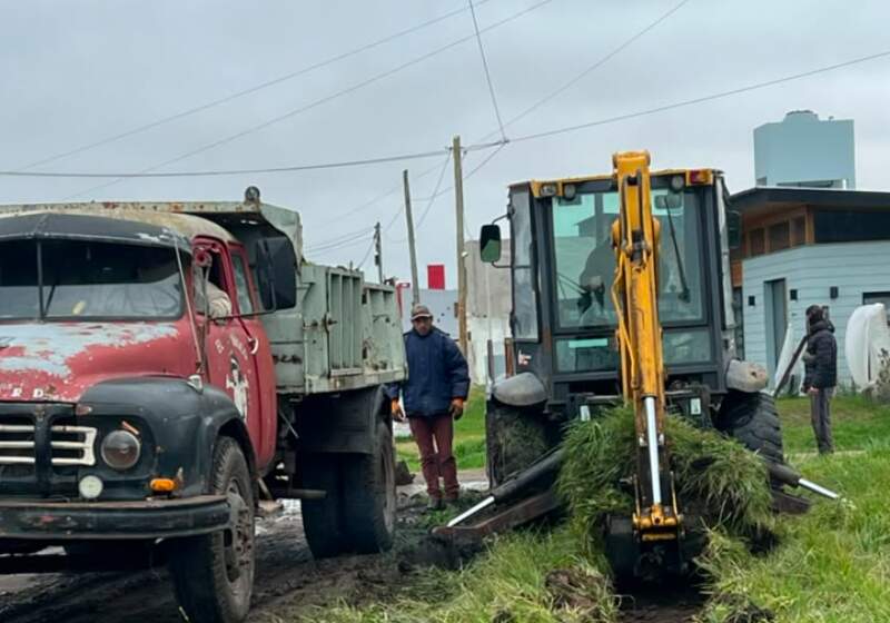 La dependencia informó nuevas intervenciones en distintos sectores del barrio, con acciones destinadas a optimizar el escurrimiento y reforzar la infraestructura urbana.