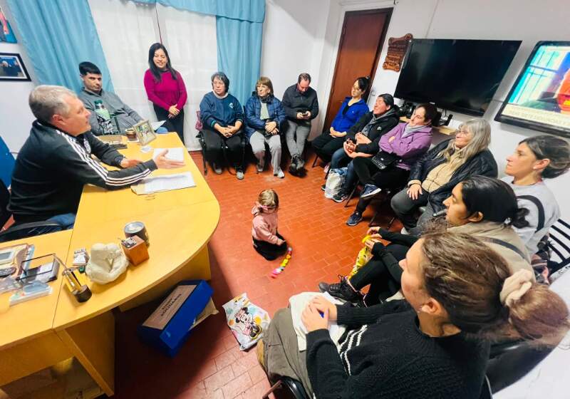 El delegado Fabián Jacquet se reunió con representantes de instituciones educativas para evaluar la recaudación y el impacto de la participación en el evento.