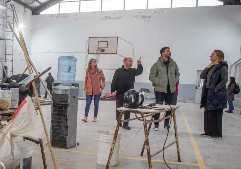El intendente recorrió edificios donde se ejecutan tareas de refacción y ampliación en distintos sectores.
