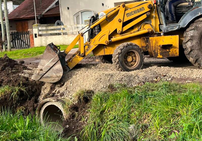 La cuadrilla municipal ejecutó el recambio de un caño en El Dorado y Río Grande.