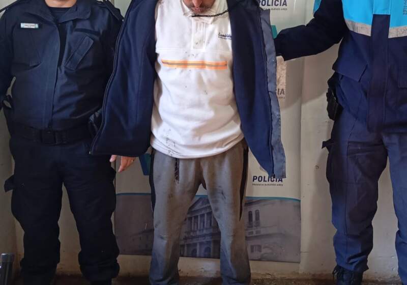 El sujeto de 40 años fue identificado en un control de rutina cuando viajaba como acompañante en una camioneta Chevrolet S10.