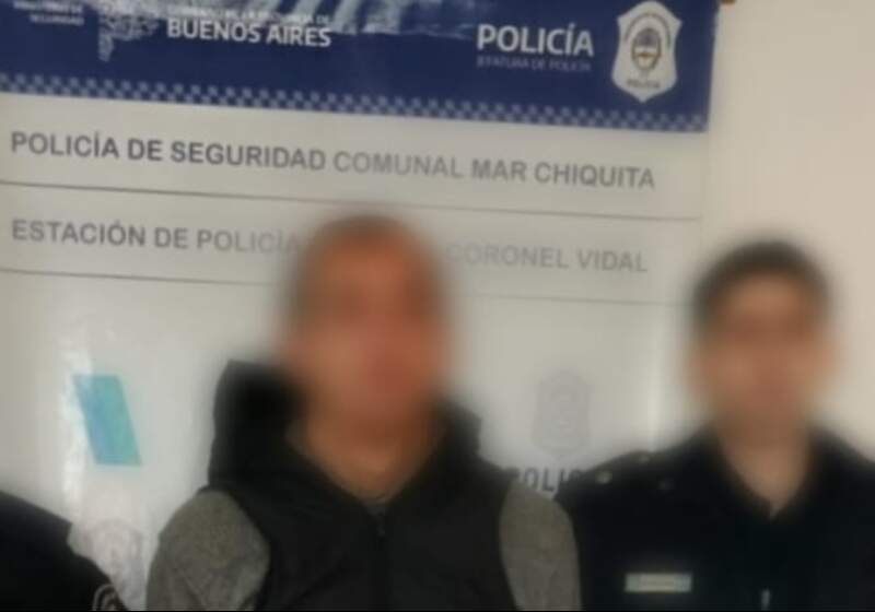El sujeto de 30 años fue interceptado por la efectivos de la Comisaría 1ra tras sustraer un celular de un mostrador.