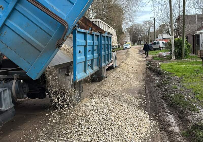 Trabajadores de la delegación a cargo de Fabián Jacquet, ejecutaron tareas de preparación, entoscado, granza y zanjeo.