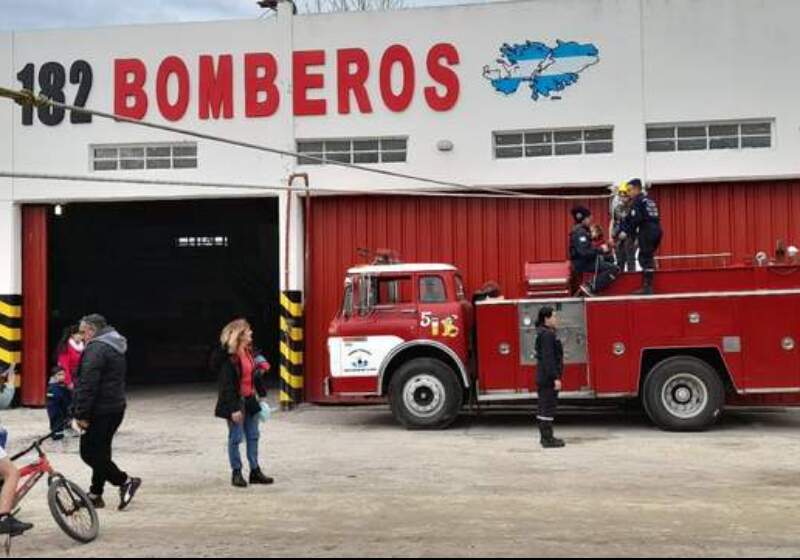 El cuartel anunció la venta de números por $20.000 para retirar el pollo con papas en El Dorado 875.