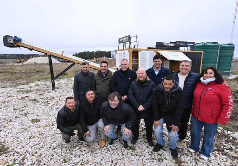 El intendente Wischnivetzky presentó la nueva herramienta durante el acto por San Martín y entregó equipamiento.