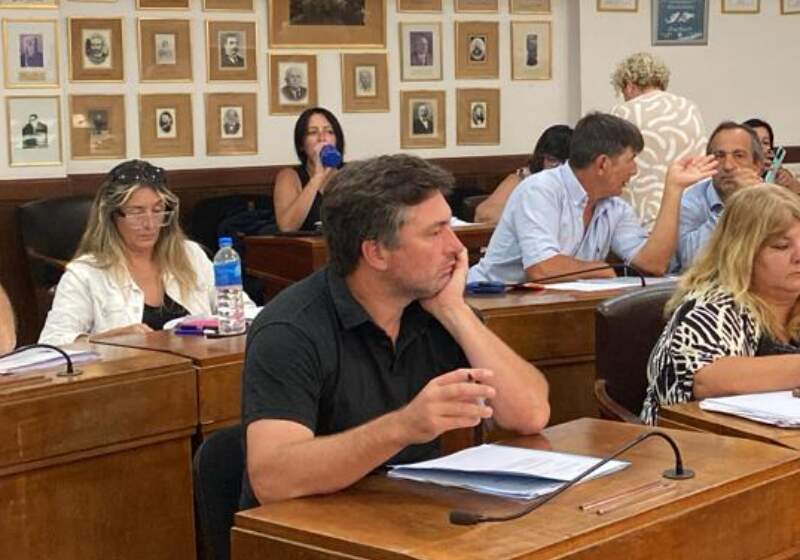 El proyecto lo presentó el bloque de Juntos y plantea nuevos criterios técnicos, ambientales y administrativos para autorizar carros gastronómicos en espacios públicos.