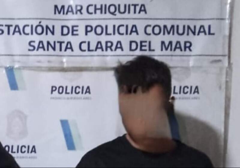El sujeto intentó agredir a su padre con un hierro y también al personal policial.