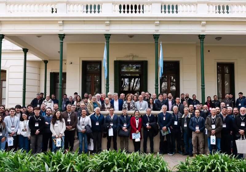 El director de Vialidad de la Municipalidad de Mar Chiquita asistió a capacitaciones y prácticas sobre mantenimiento, hidráulica y gestión de la red rural.