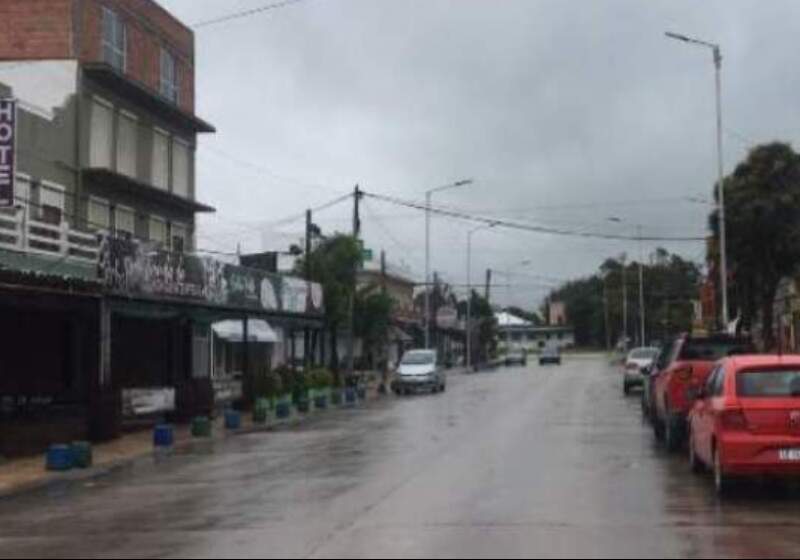 Se solicitó evitar riesgos durante el temporal y tener a mano teléfonos de emergencia y contactos locales.